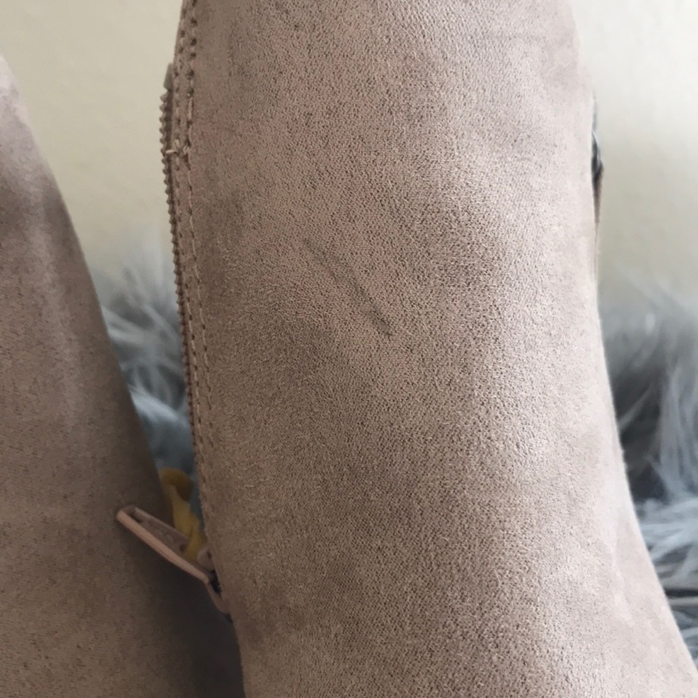 Universal Thread Booties - Picture 6 of 7